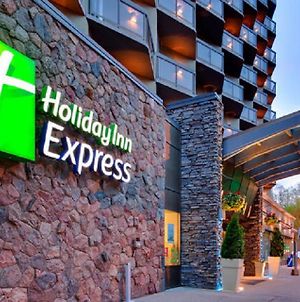 Holiday Inn Express Edmonton Downtown, An Ihg Hotel Exterior photo