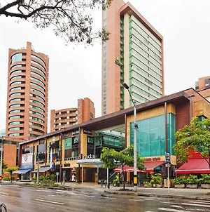 Hotel Holiday Inn Express & Suites Medellin, An Ihg Hotel Exterior photo