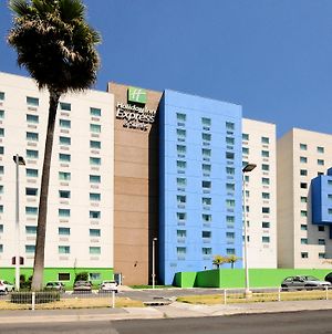 Holiday Inn Express & Suites Toluca Zona Aeropuerto, An Ihg Hotel Exterior photo