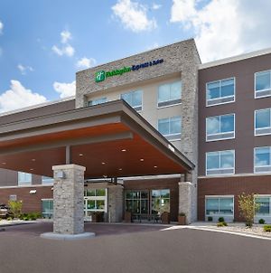 Holiday Inn Express & Suites - Grand Rapids Airport - South, An Ihg Hotel Exterior photo