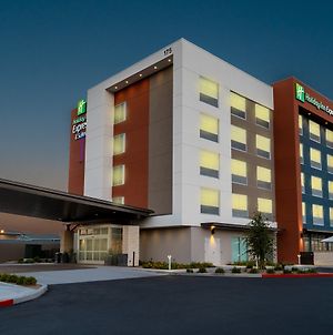 Holiday Inn Express & Suites - Las Vegas - E Tropicana, An Ihg Hotel Exterior photo