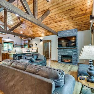 Big Cedar Vacation Rental With Deck And Hot Tub! Hodgen Exterior photo