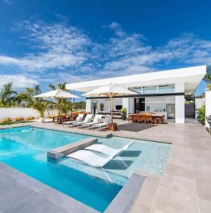 Oceanside 4 Bedroom Luxury Villa With Private Pool, 500Ft From Long Bay Beach -V10 Exterior photo