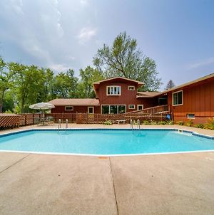 Lake Erie Getaway With Private Pool And Yard! Conneaut Exterior photo