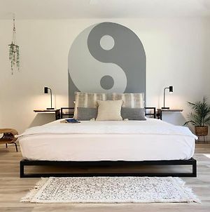 Ying Yang Suite King Bed Zen Condo Gainesville Exterior photo