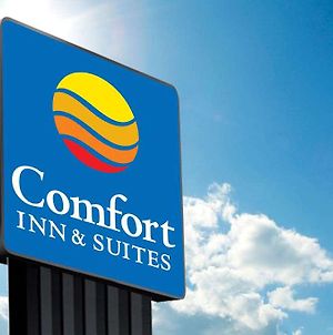 Comfort Inn & Suites Danbury Exterior photo