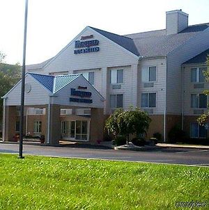 Fairfield Inn And Suites By Marriott Troy Ohio Exterior photo