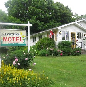 Picket Fence Motel St. Andrews By The Sea Exterior photo