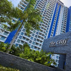 The Cliff By Fantasea Beach Apartment Pattaya Room photo