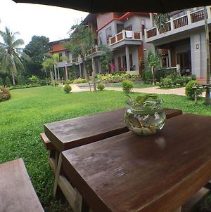 Lanta Intanin Resort Koh Lanta Exterior photo