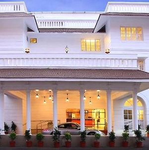 Hotel Luciya Palace Thrissur Exterior photo