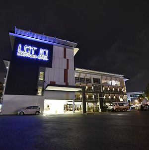 Lot 10 Boutique Hotel Kuching Exterior photo