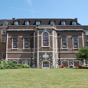 Goodenough College - University Residence London Exterior photo