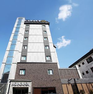 New Suwon Tourist Hotel Exterior photo