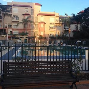 Nice Apartment With A Pool Rehovot Room photo