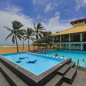 Catamaran Beach Hotel Negombo Exterior photo