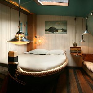 Boat 'Opoe Sientje' Bed & Breakfast Nijmegen Room photo