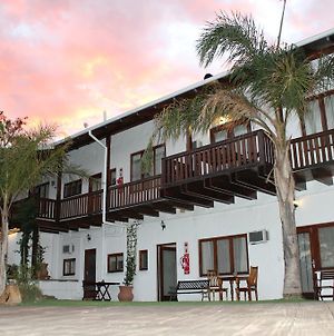 Hilltop Guesthouse Windhoek Exterior photo