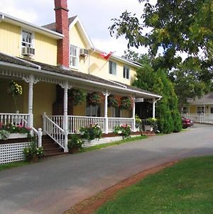 Shining Waters Country Inn Cavendish Exterior photo