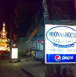 Moon House At Clock Tower Hostel Chiang Rai Exterior photo