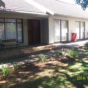 21 On Coetzee Guest House Bloemfontein Exterior photo