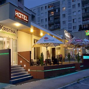 Hotel Kristina Dubnica nad Vahom Exterior photo