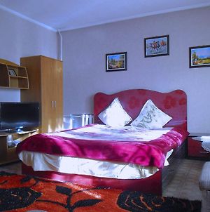 Paradise Apartment Bishkek Room photo