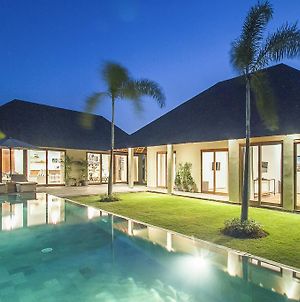 Villa Moyo Bali Exterior photo