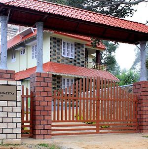 Silver Mount Holidays Bed & Breakfast Munnar Exterior photo