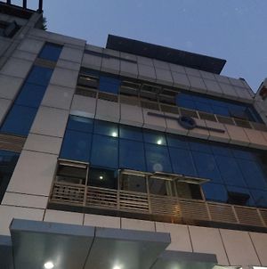 Saina International Hotel New Delhi Exterior photo