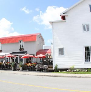 La Grange Aux Hiboux Gite Et Restaurant B&B Saguenay Exterior photo