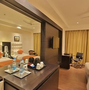Una Smart Mandarin Hotel Chandigarh Room photo