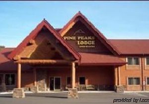Pine Peaks Lodge And Suites Cross Lake Exterior photo