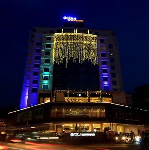 Olive Downtown Kochi Hotel Exterior photo