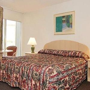 Rodeway Inn & Suites At The Casino Bossier City Room photo