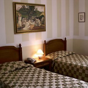 Hotel Piccolo Mondo Bucharest Room photo
