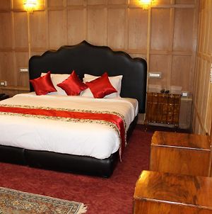 New York Houseboat Hotel Srinagar  Exterior photo