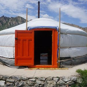 My Mongolia Eco Ger Camp Hotel Nalayh Exterior photo