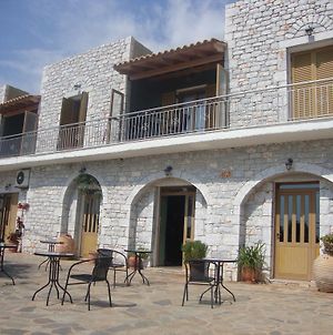 Kafiona Guesthouse Pyrgos Dirou Exterior photo