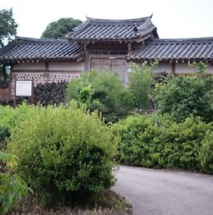 Jeongjaejongtaek Hanok Guesthouse Andong Exterior photo