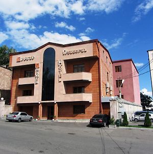 Primer Hotel Yerevan Exterior photo
