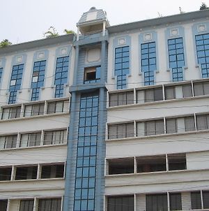 Vishwaratna Hotel Guwahati Exterior photo