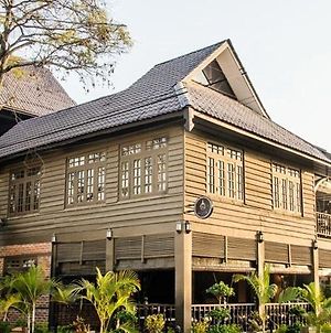 Manor Hotel Nyaung Shwe Exterior photo