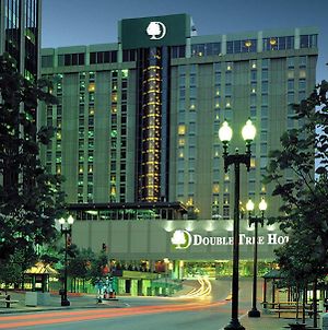 Doubletree By Hilton Omaha Downtown Exterior photo
