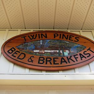 Twin Pines Bed & Breakfast Peterborough Exterior photo