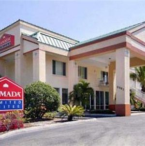 Econo Lodge Inn & Suites Clearwater Exterior photo