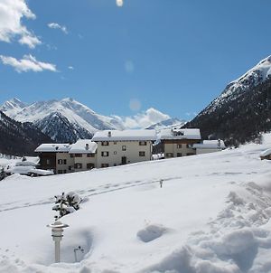 Pleasing Holiday Home In Livigno Near Ski Area Exterior photo