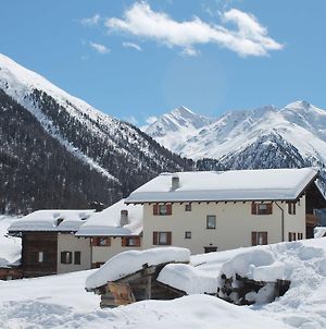 Enchanting Holiday Home In Livigno Near Ski Area Exterior photo