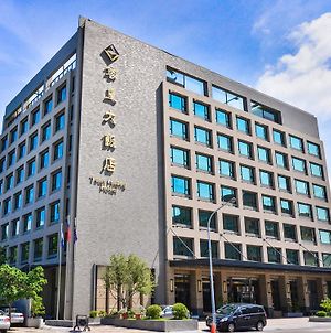 Tsun Huang Hotel Chiayi City Exterior photo