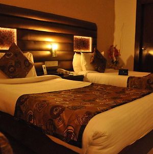 Oyo Premium Gwalior City Centre Hotel Exterior photo